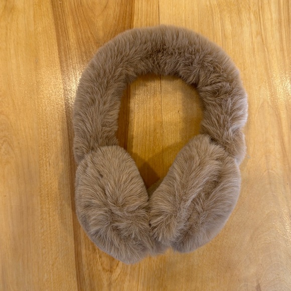 Fur earmuff - Picture 1 of 2